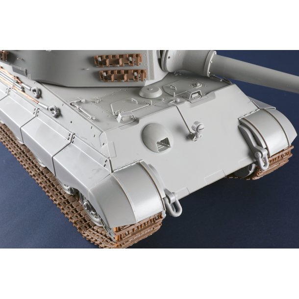 Pz.Kpfw.VI Sd.Kfz.182 Tiger II (Henschel 105mm), skala 1/16
