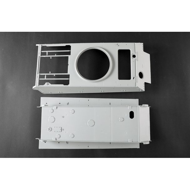 Pz.Kpfw.VI Sd.Kfz.182 Tiger II (Henschel 105mm), skala 1/16