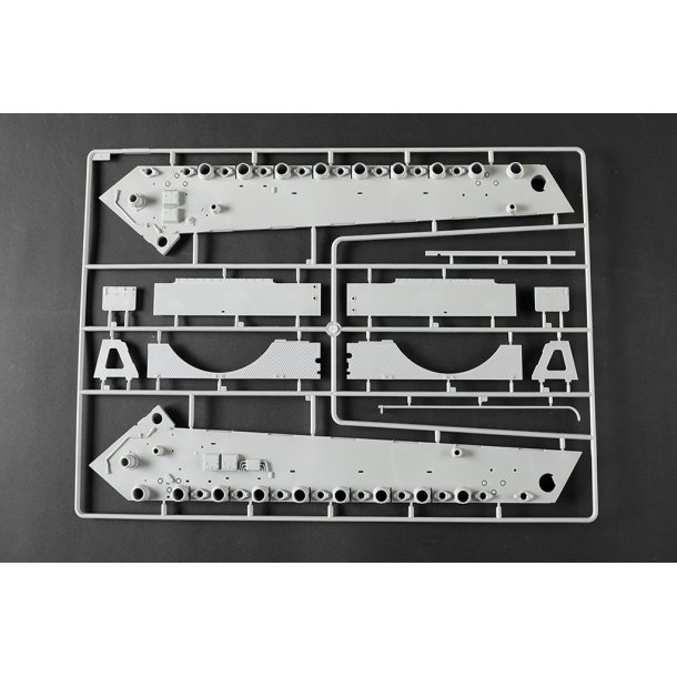 Pz.Kpfw.VI Sd.Kfz.182 Tiger II (Henschel 105mm), skala 1/16