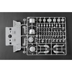 Pz.Kpfw.VI Sd.Kfz.182 Tiger II (Henschel 105mm), skala 1/16