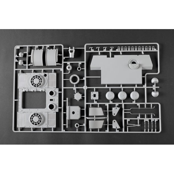 Pz.Kpfw.VI Sd.Kfz.182 Tiger II (Henschel 105mm), skala 1/16