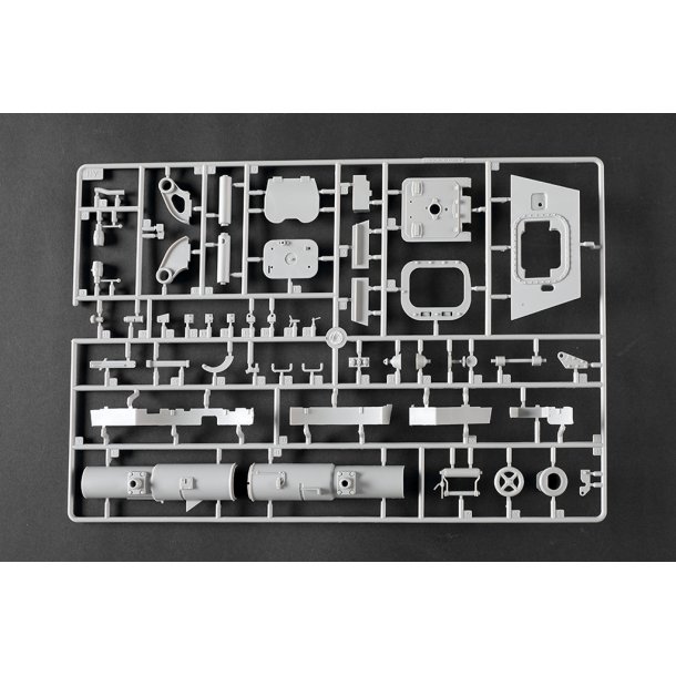 Pz.Kpfw.VI Sd.Kfz.182 Tiger II (Henschel 105mm), skala 1/16