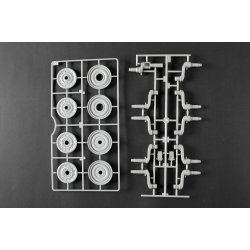 Pz.Kpfw.VI Sd.Kfz.182 Tiger II (Henschel 105mm), skala 1/16