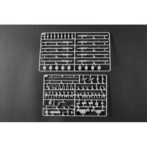 Pz.Kpfw.VI Sd.Kfz.182 Tiger II (Henschel 105mm), skala 1/16