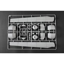 Pz.Kpfw.VI Sd.Kfz.182 Tiger II (Henschel 105mm), skala 1/16