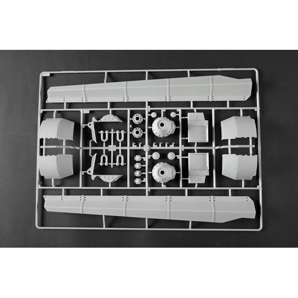 Pz.Kpfw.VI Sd.Kfz.182 Tiger II (Henschel 105mm), skala 1/16