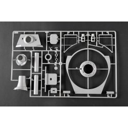 Pz.Kpfw.VI Sd.Kfz.182 Tiger II (Henschel 105mm), skala 1/16