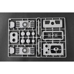 Pz.Kpfw.VI Sd.Kfz.182 Tiger II (Henschel 105mm), skala 1/16