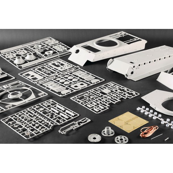 Pz.Kpfw.VI Sd.Kfz.182 Tiger II (Henschel 105mm), skala 1/16