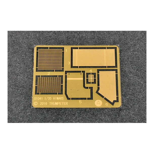 M142 High Mobility Artillery Rocket System (HIMARS)