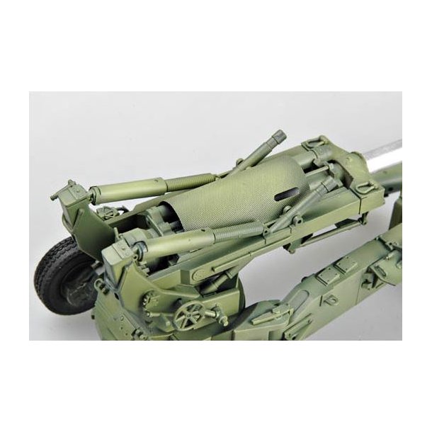 M198 155mm Medium Towed Howitzer (early version)