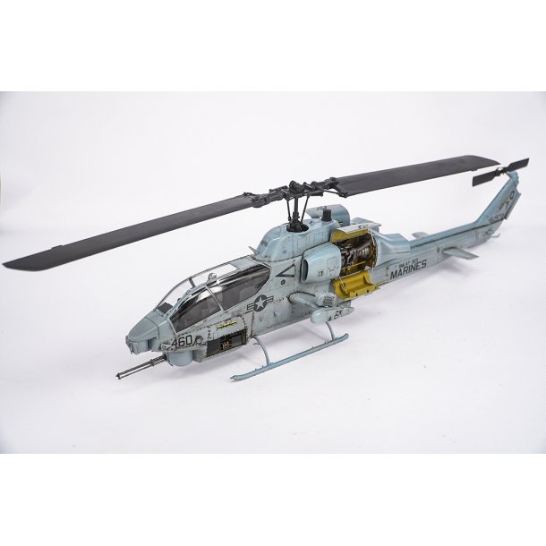 AH-1W Super Cobra (Turned Exhaust), skala 1/35 