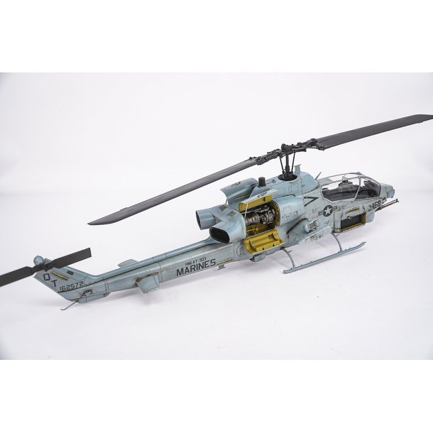 AH-1W Super Cobra (Turned Exhaust), skala 1/35 