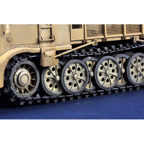 Schwerer Zugkraftwagen 18 t with 8.8cm Flak